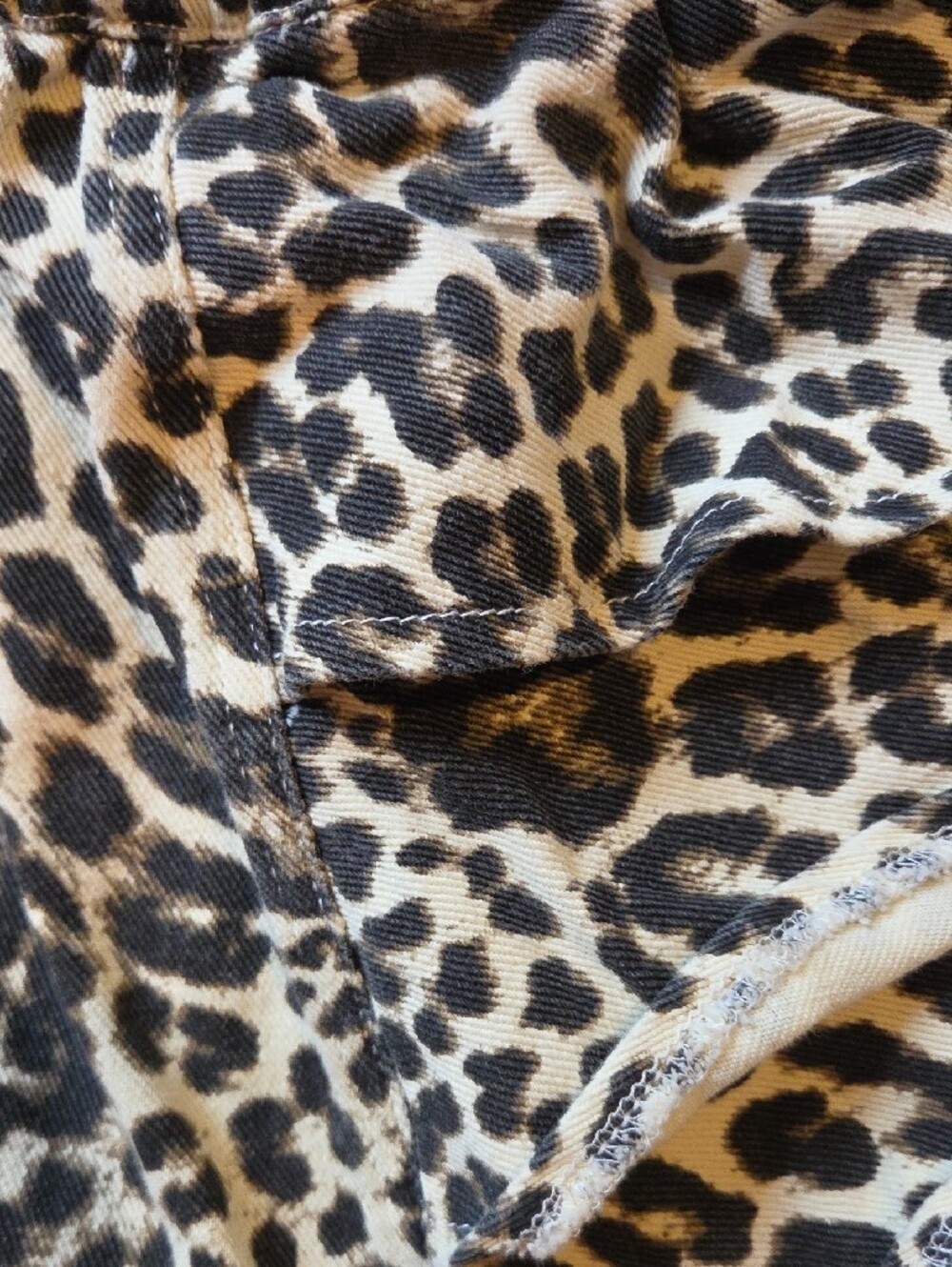 Leopard Print Ruffled Shorts - Elastic Wasit - Picture 6 of 6